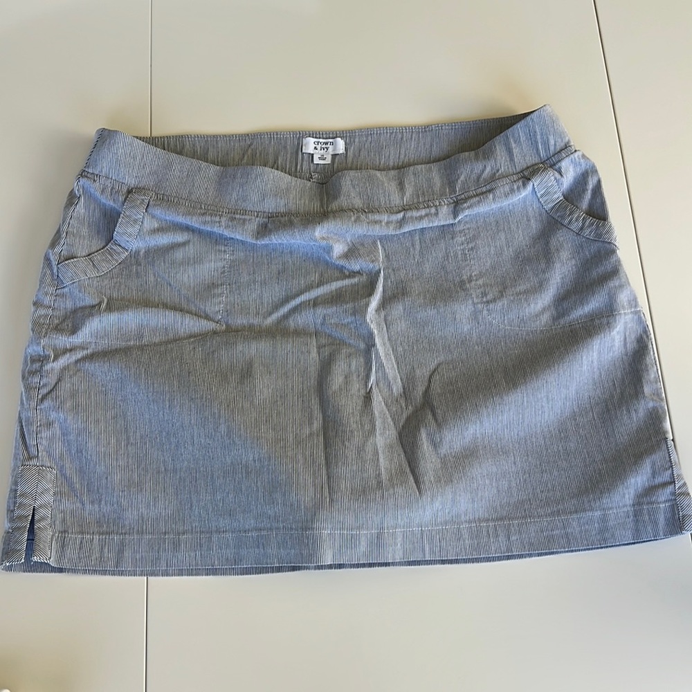 Crown & Ivy Size 16 Navy and White Striped Skort